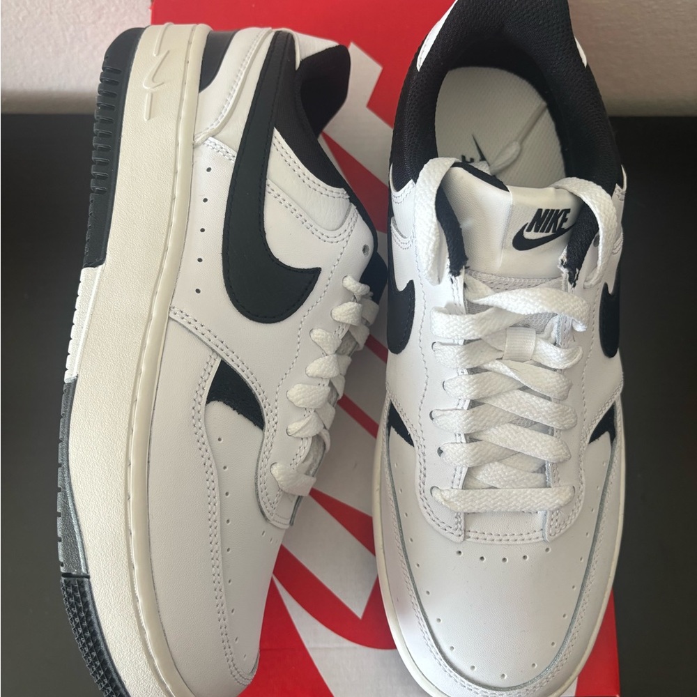 Nike Men's White and Black Sneakers